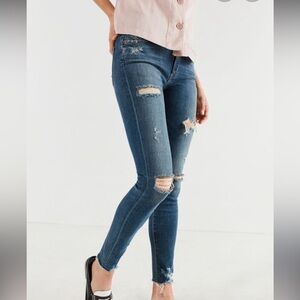 Agolde Women's Y2K Style Distressed Light Blue Hi-Rise Skinny Jeans size 27